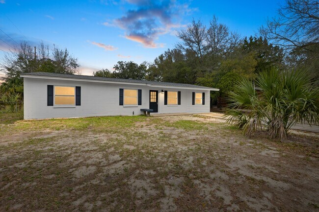 Building Photo - 200 Spencer Dr