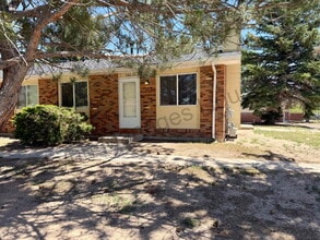 Building Photo - One Bedroom - Awesome Location!