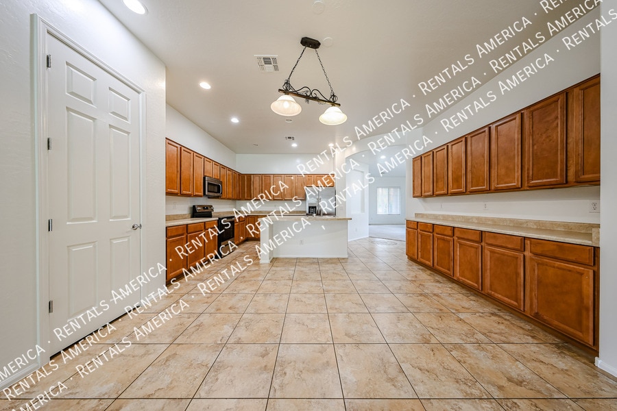 Building Photo - 6274 S View Ln