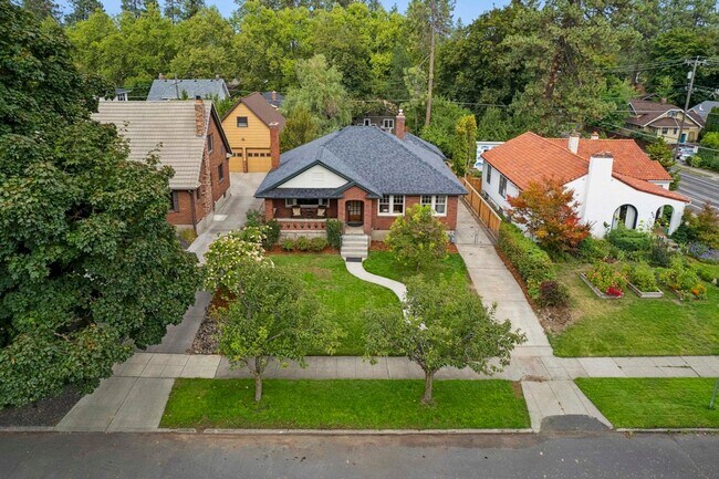 Building Photo - 3 Bed 2 Bath South Hill Spokane home offering all the updates..