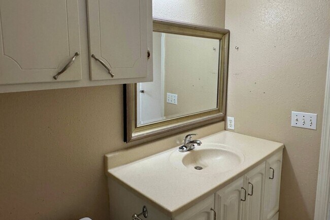 Building Photo - 1901 W Wenonah Blvd