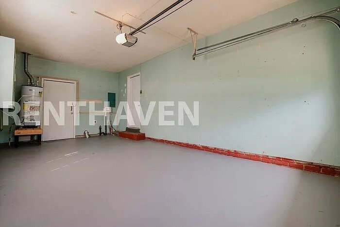 Building Photo - 209 Avery Ln