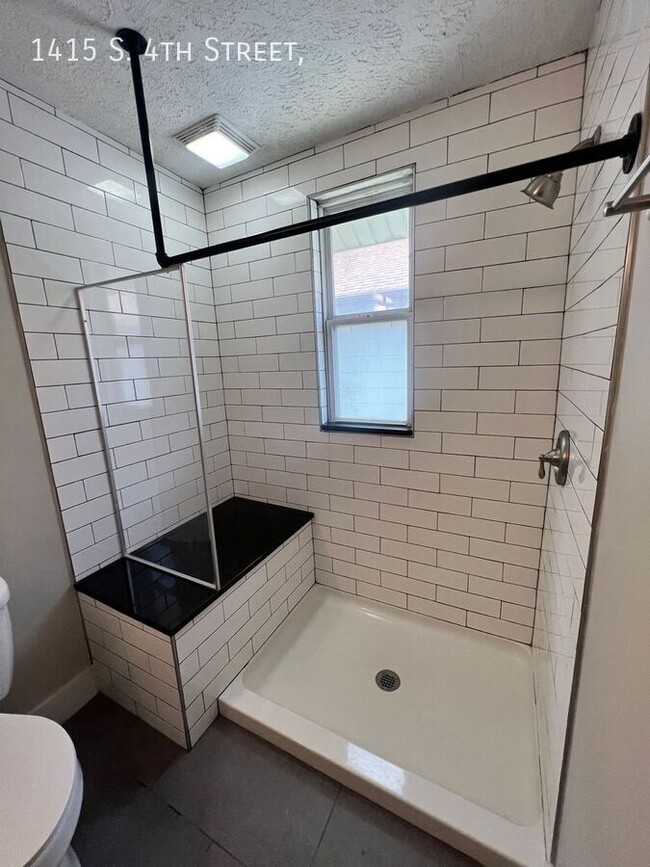 Building Photo - 1415 S 4th St