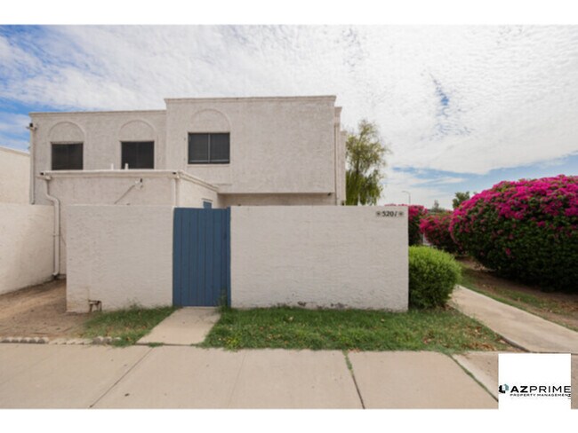 Primary Photo - Welcome to This Beautifully Renovated 3/1 ...