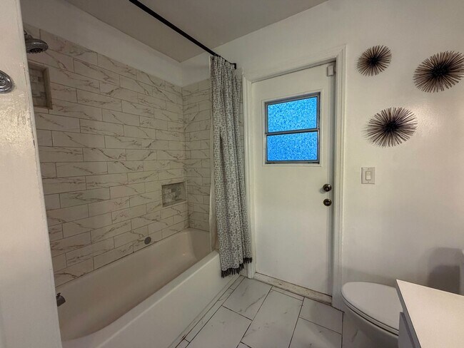 Building Photo - Pet Friendly 3BR/2BA House in Desirable Turkey Creek