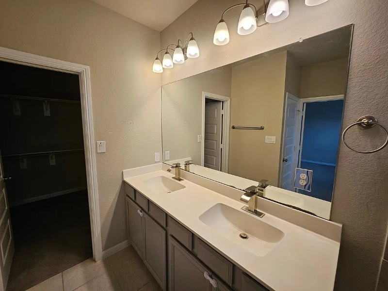Building Photo - 7811 Tindarey Maple Trace