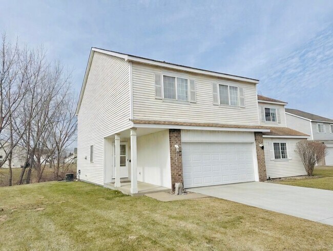 Building Photo - Great 2 Bedroom Townhome in Prime Apple Valley Location!   W’Finished Basement