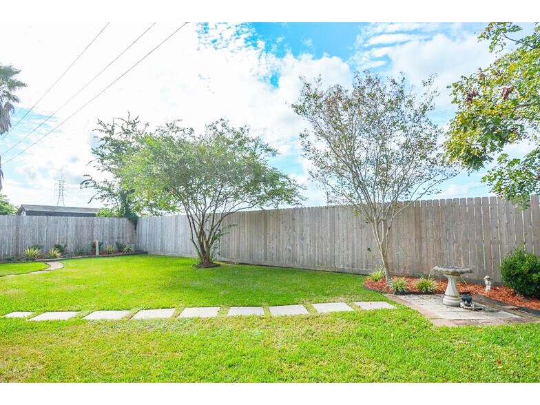 The front and backyard is well maintained and has been recently mulched. This property backs up to a greenbelt, so no backyard neighbors! Host get-togethers and fire up the grill! - 23035 S Waterlily Dr