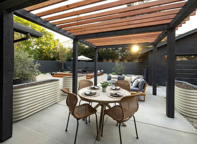 Building Photo - 23 Calaveras Ave