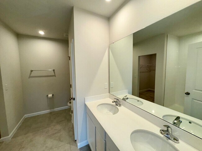 Building Photo - Three Bedroom Home in Winter Haven For Rent!