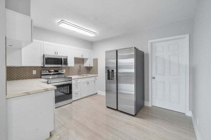 Building Photo - 3048 N Dixie Hwy