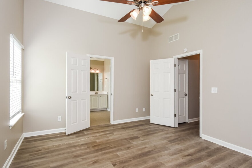 Building Photo - 2311 McMurry Dr