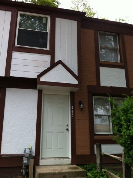 Primary Photo - 445 Cedar Dr