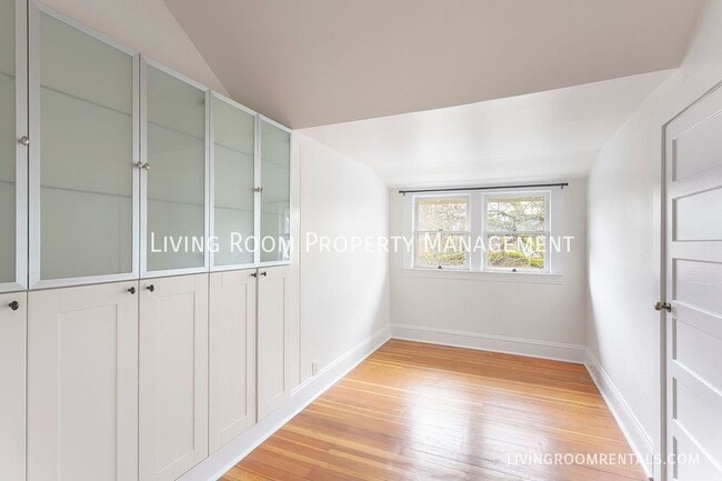 Building Photo - 2735 SE 25th Ave