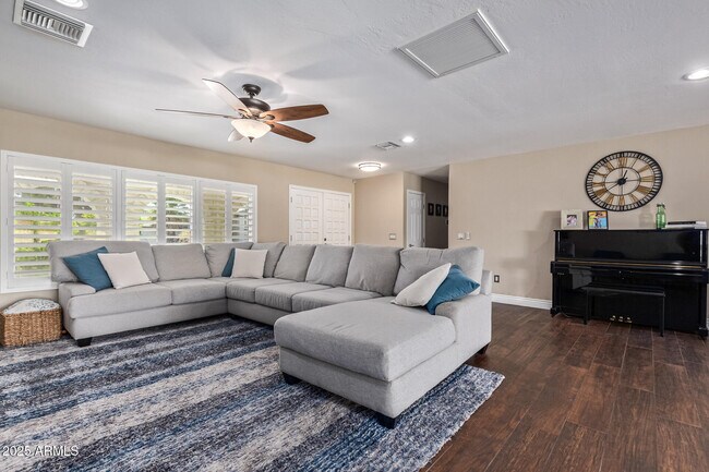 Building Photo - 2032 E Pegasus Dr