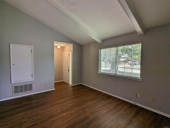 Building Photo - 1802 Jenny Dr