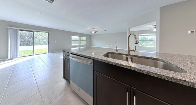 Building Photo - 376 Rain Berry Ave