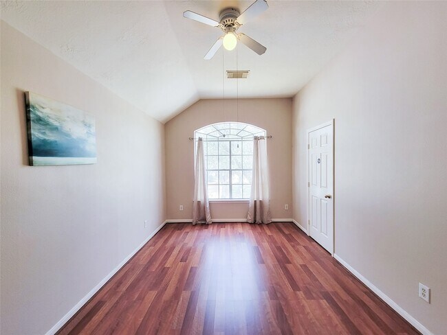 Building Photo - 8002 Weeping Willow Pl