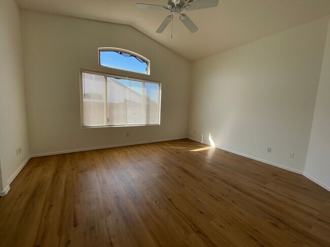 Building Photo - Charming Corner Lot - 4 Bedroom/ 2 Bathroom