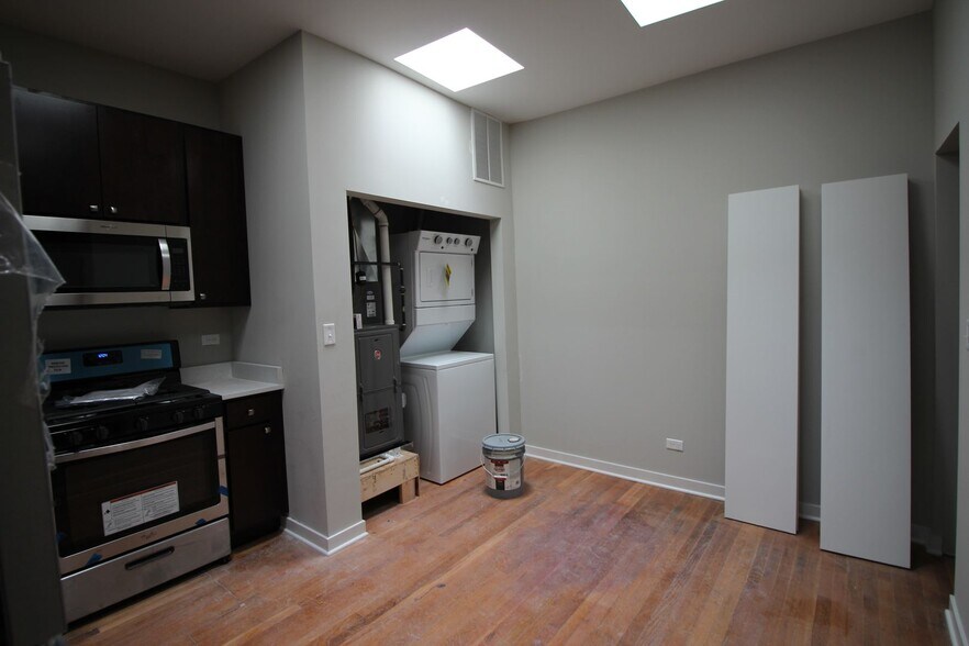 Building Photo - 4208 N Milwaukee Ave