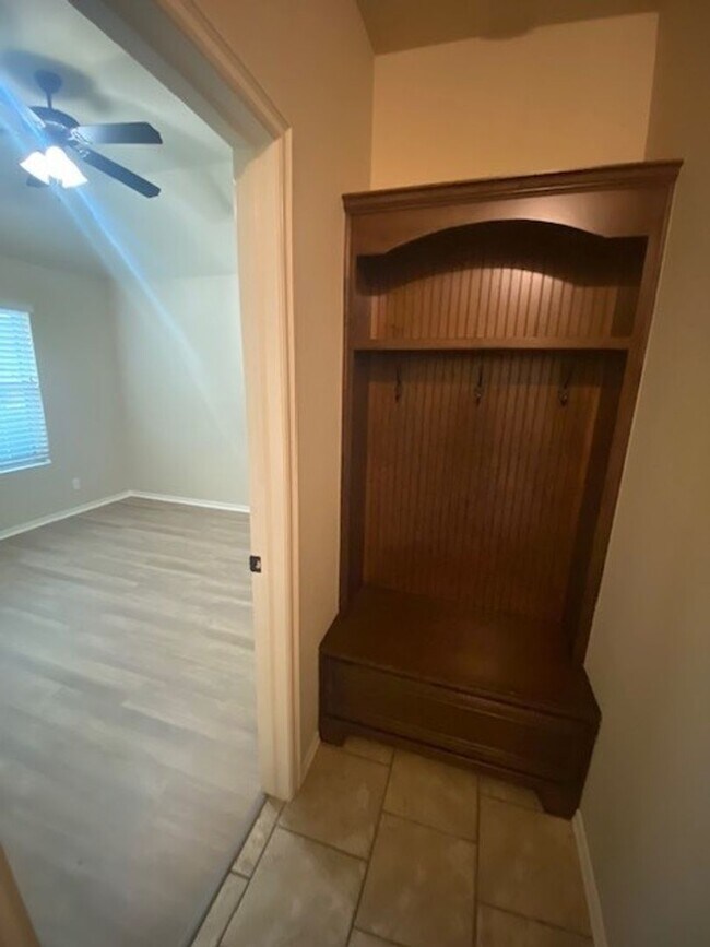 Building Photo - Spacious 4 Bed | 2 Bath | Large backyard | Bixby