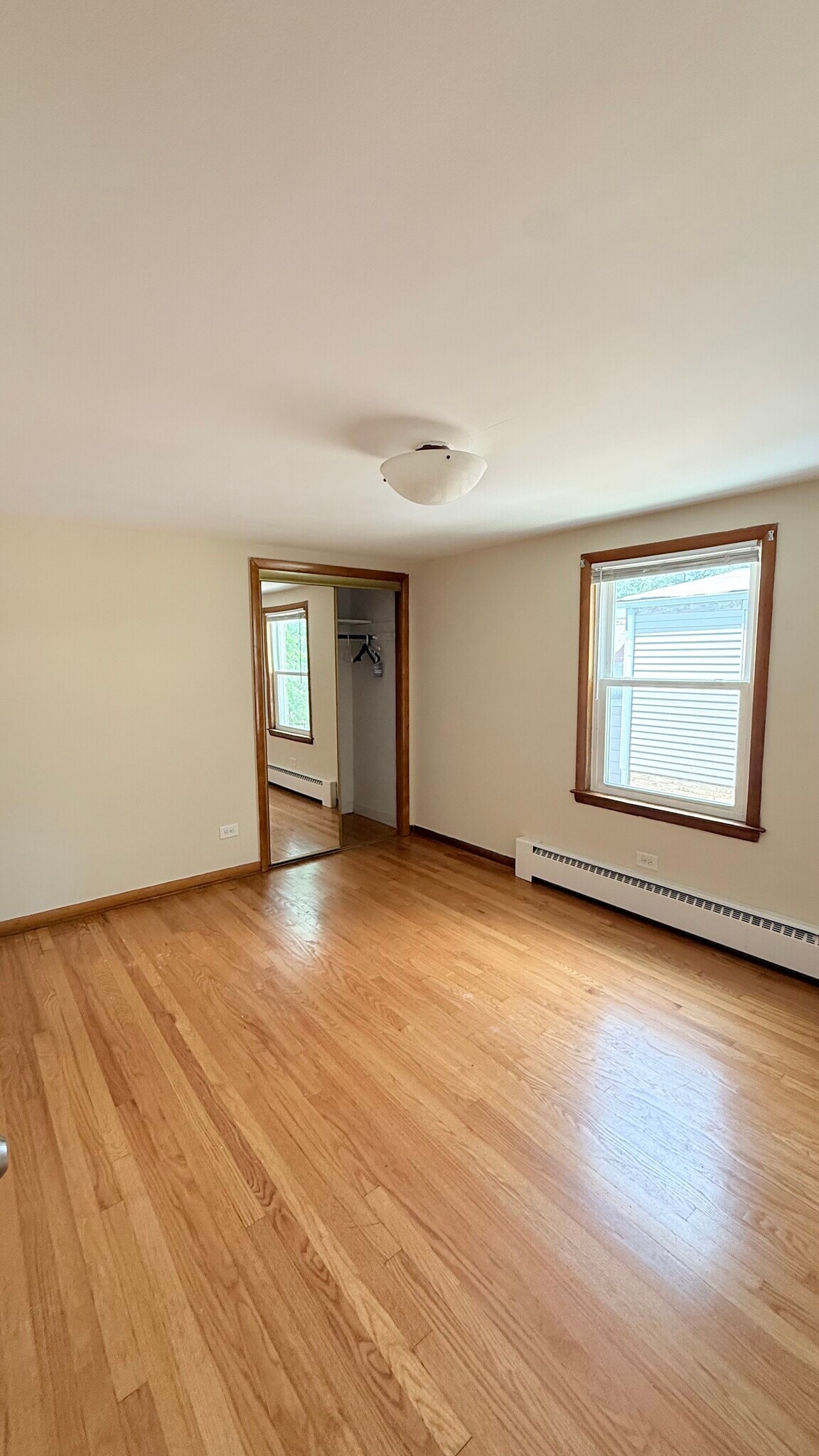 Building Photo - 3030 N Oleander Ave