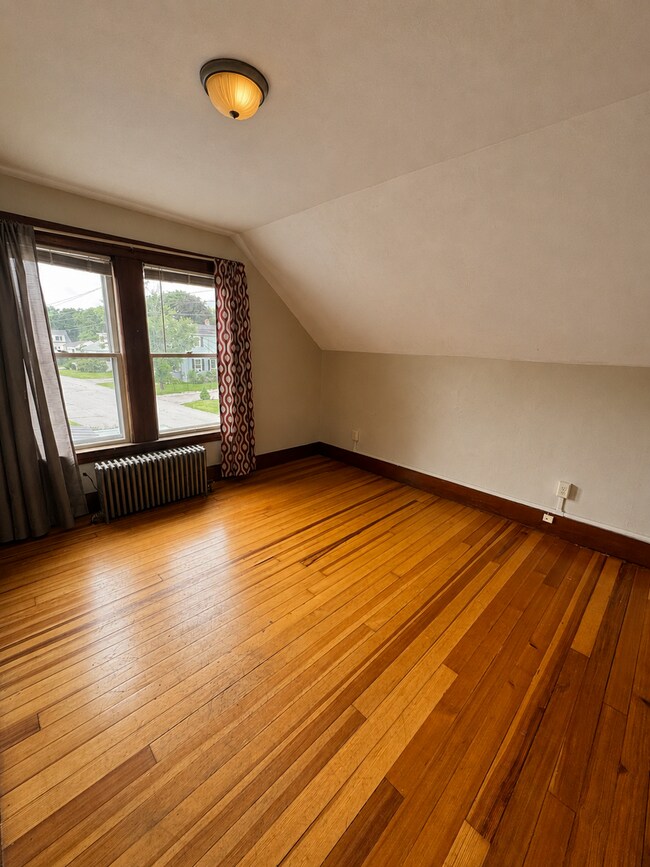 Building Photo - Spacious 4-Bedroom Home with Garage, Fenced Yard & Historic Character | Rochester, NH