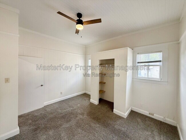 Building Photo - 302 Raynor St