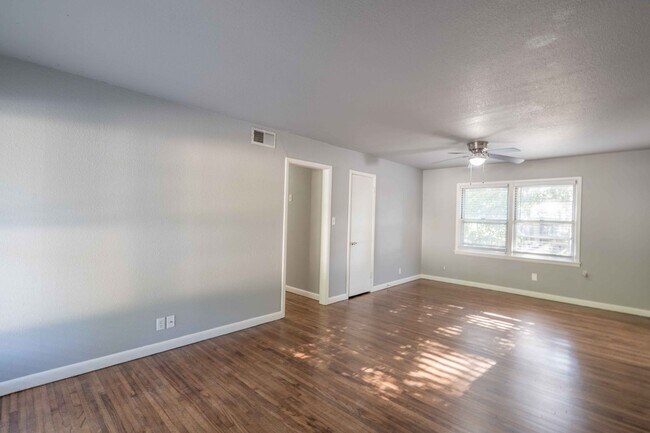 Building Photo - 1618 S Ash Pl