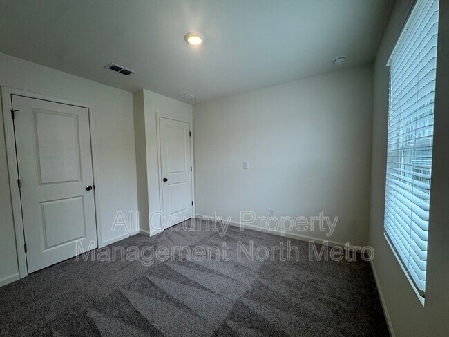 Building Photo - 268 Rydal Wy