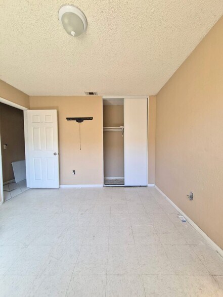 Building Photo - 8834 Palmetto Ave