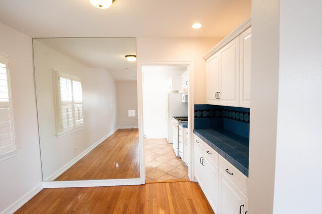 dining room - 8940 Hubbard St