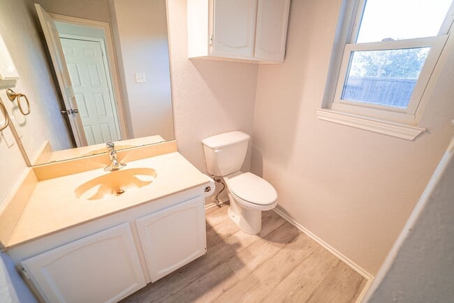 Building Photo - 1425 Danielle Dr