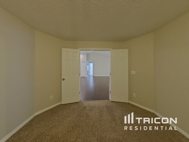Building Photo - 5044 Pine Needle Dr
