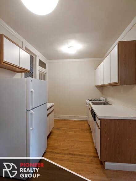Building Photo - 1446 W Byron St