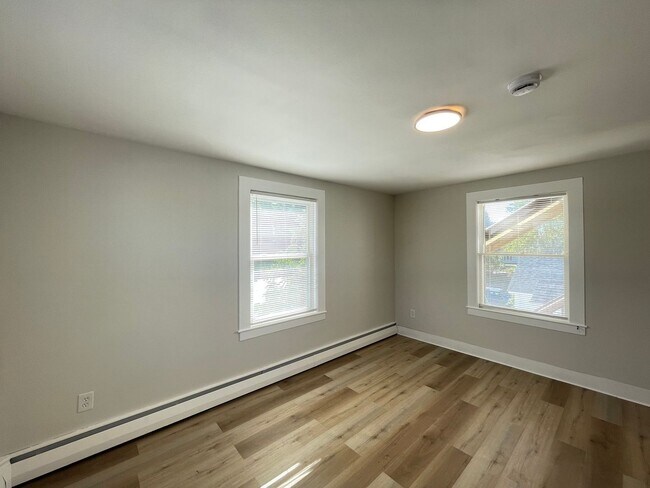 Building Photo - 55 Henriette St