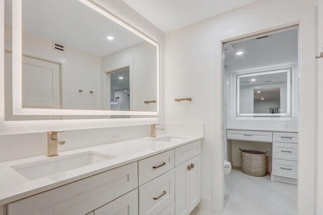 Building Photo - 5380 N Ocean Dr