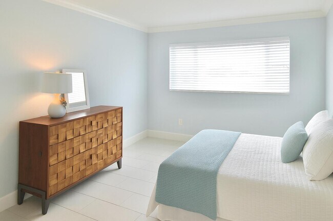 Building Photo - 110 Shore Ct