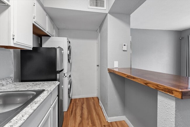 Building Photo - 13151 Walden Rd