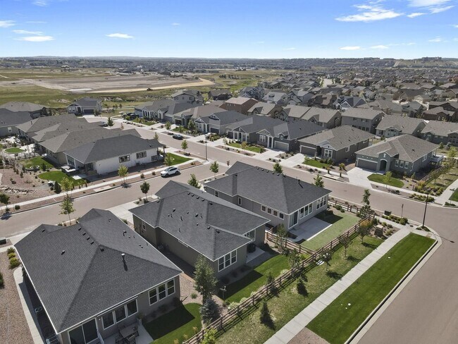 Building Photo - Single Family w/ Elegance