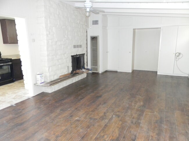 Building Photo - 1342 E Maple Ave