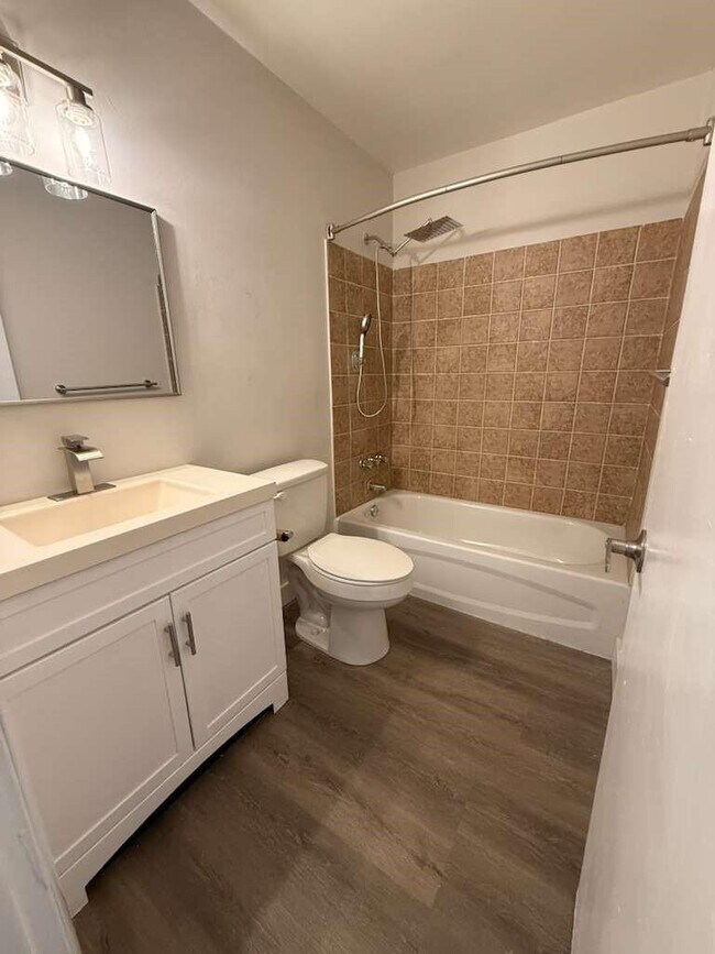 Building Photo - 1885 40th Ave