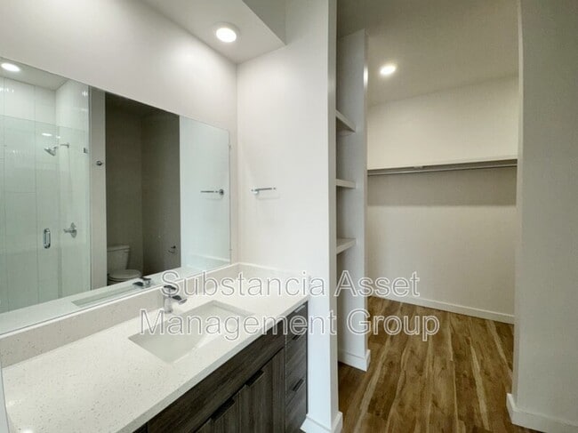 Building Photo - 1641 Midtown Pl