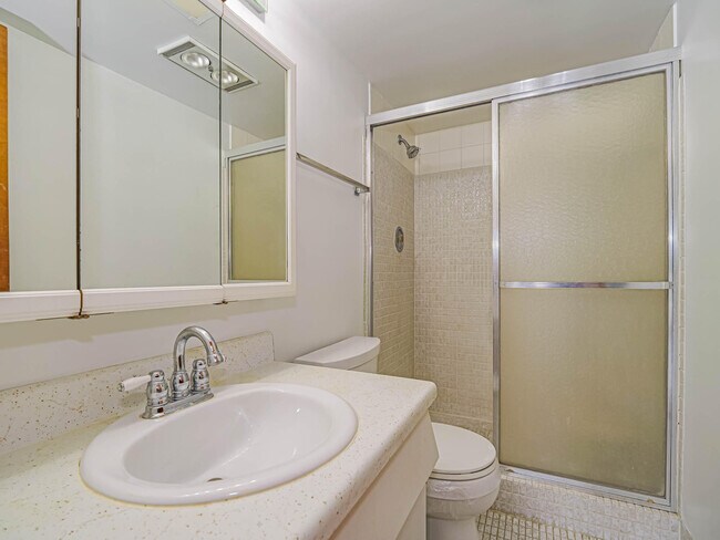 Building Photo - 37 Yacht Club Dr