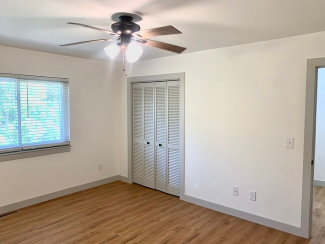 Building Photo - 1483 Theresa Dr