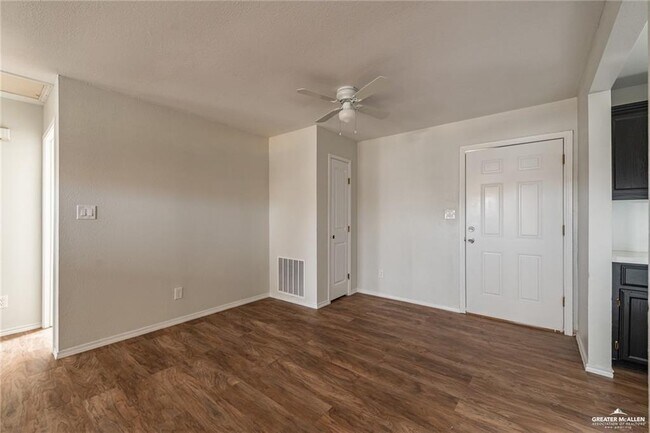 Building Photo - 707 W Gabriella Ave