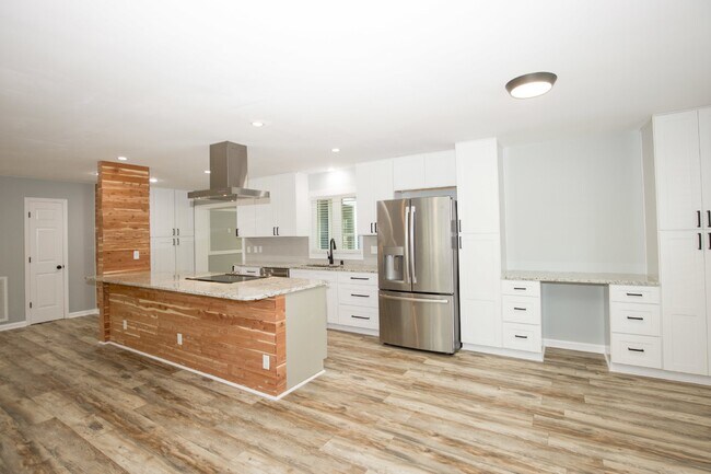 Building Photo - Gorgeous Fully Renovated 3 bedroom home in the Heart of Whispering Pines