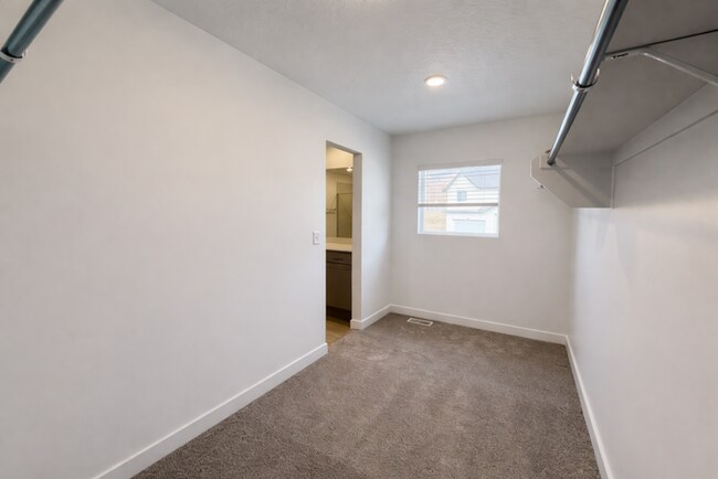 Building Photo - 1642 Blue Flax Dr