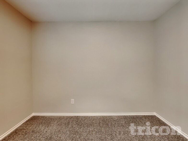 Building Photo - 11151 N Lake Mist Ln