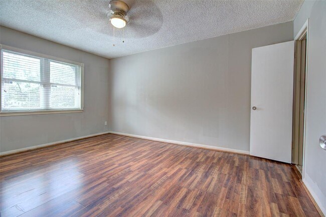 Building Photo - 10432 Hammerly Blvd